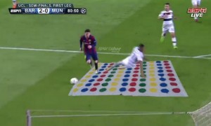Lionel Messi gioca a twister con Boateng